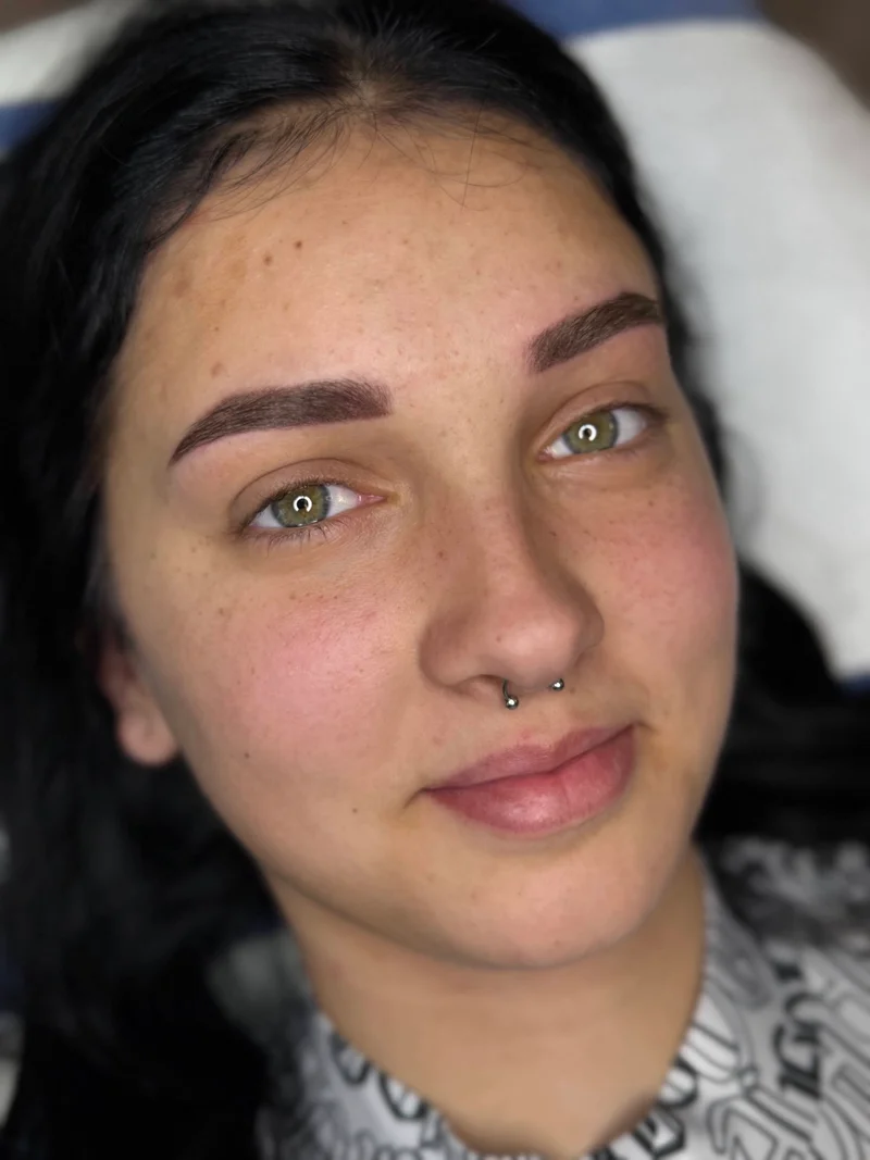 Trajna Šminka Obrva - Elegantan Dizajn